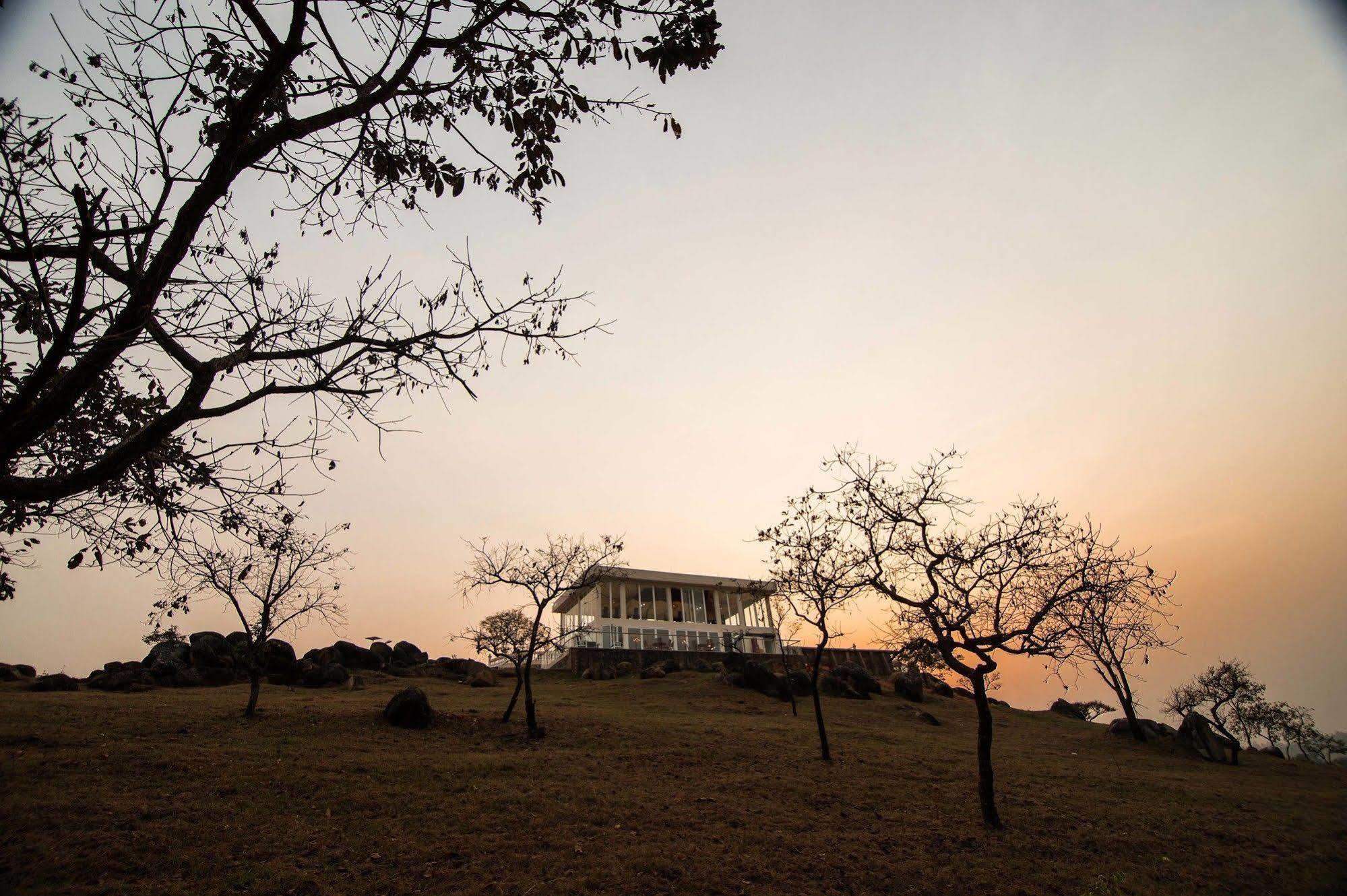 Saddle Hill Ranch Hotel Bafut Bagian luar foto